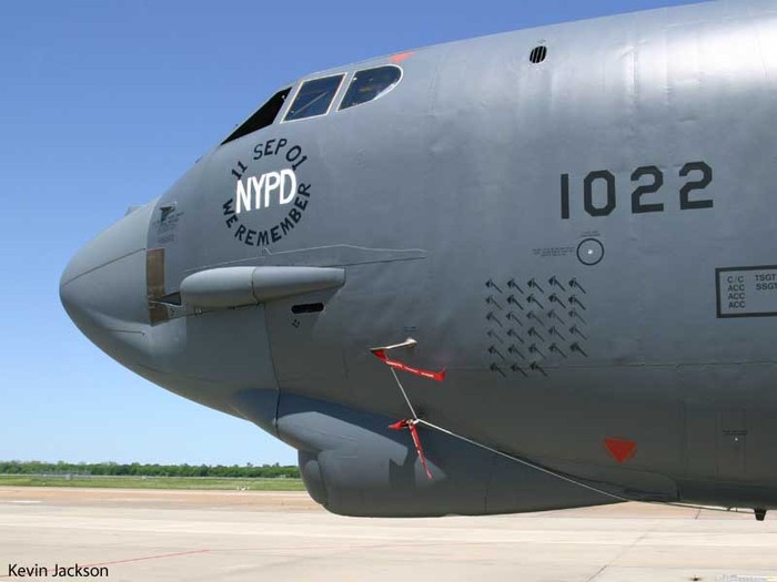 Cũng tại Chiến tranh Việt Nam B-52 lần đầu tiên bị bắn hạ bằng tên lửa phòng không SAM-2 do Liên Xô cung cấp.